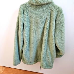 Teddy zip-up with two side pockets green jacket  small/ new,  no-tag